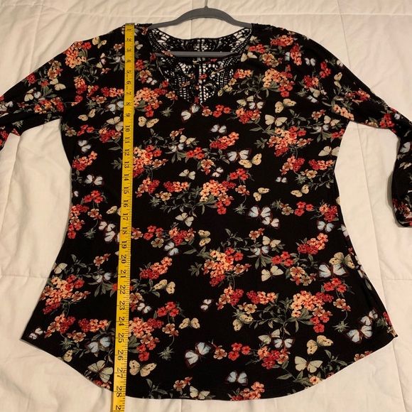 No Boundaries floral and butterfly top XXL used - Picture 6 of 7